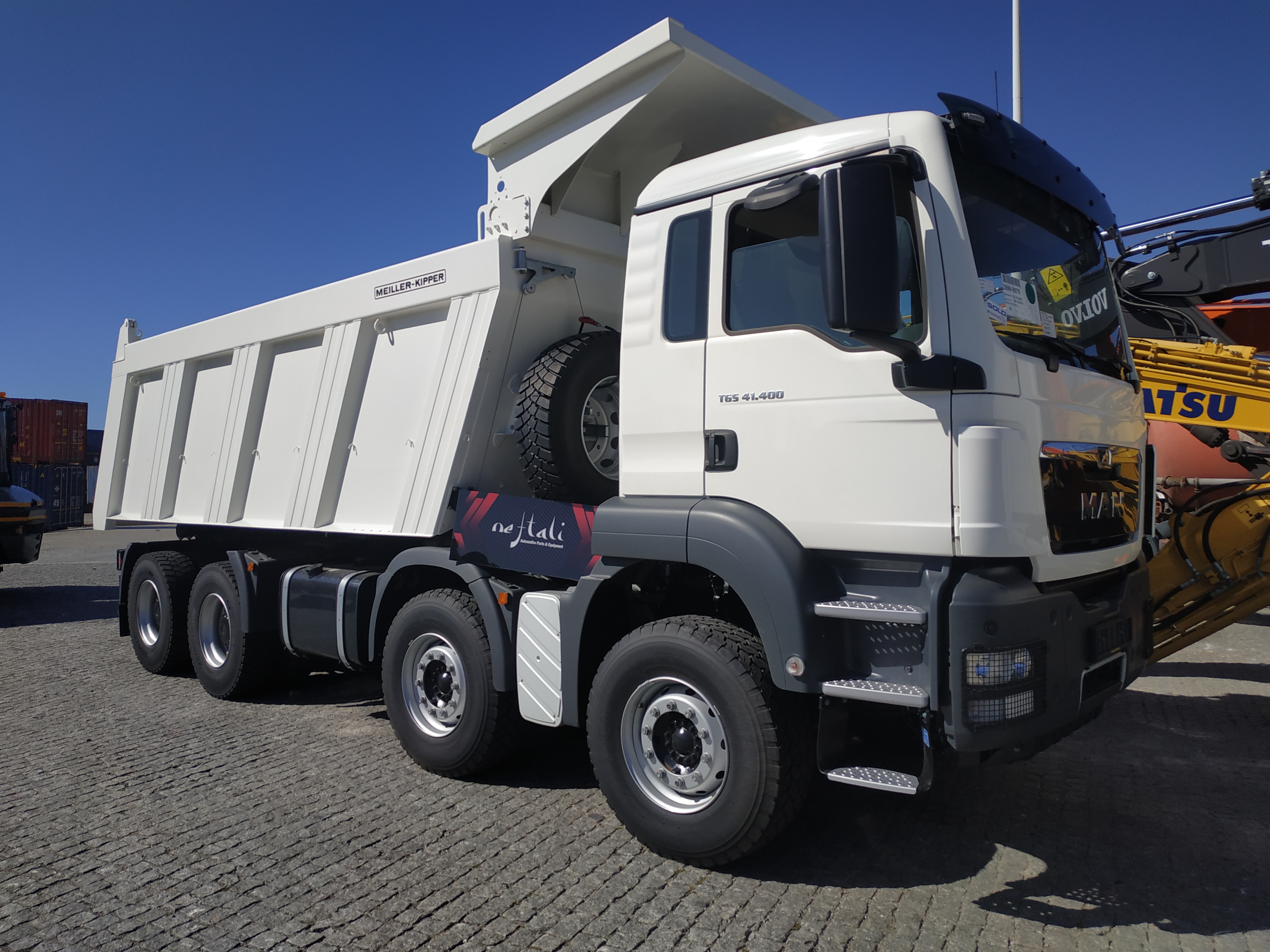 CAMIÃO NOVO BASCULANTE 8x4 MAN 41.400 - 21M3