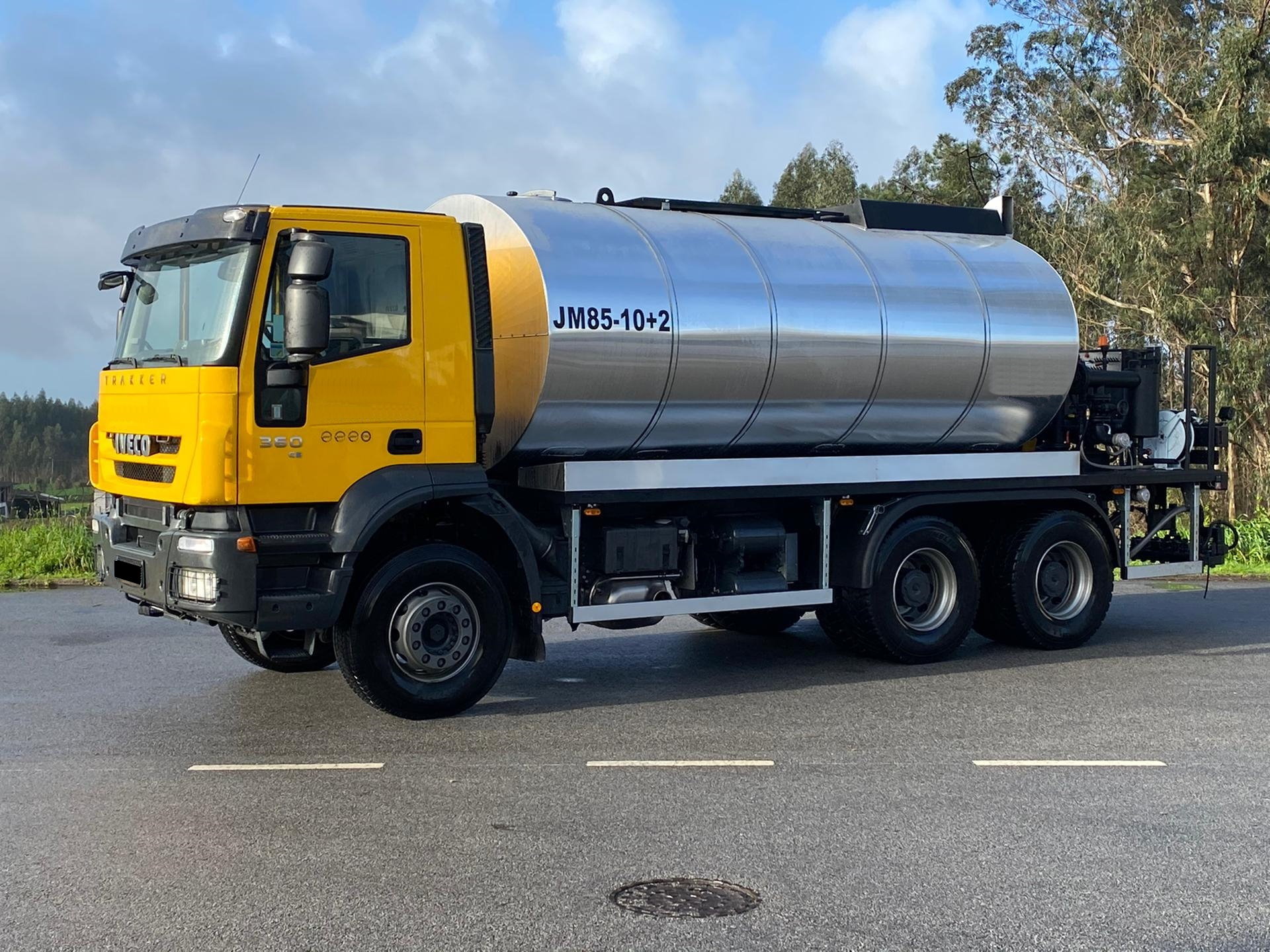 IVECO 260T36 TRAKKER 6x4 BITUMEN SPRAYER -ANO 2008