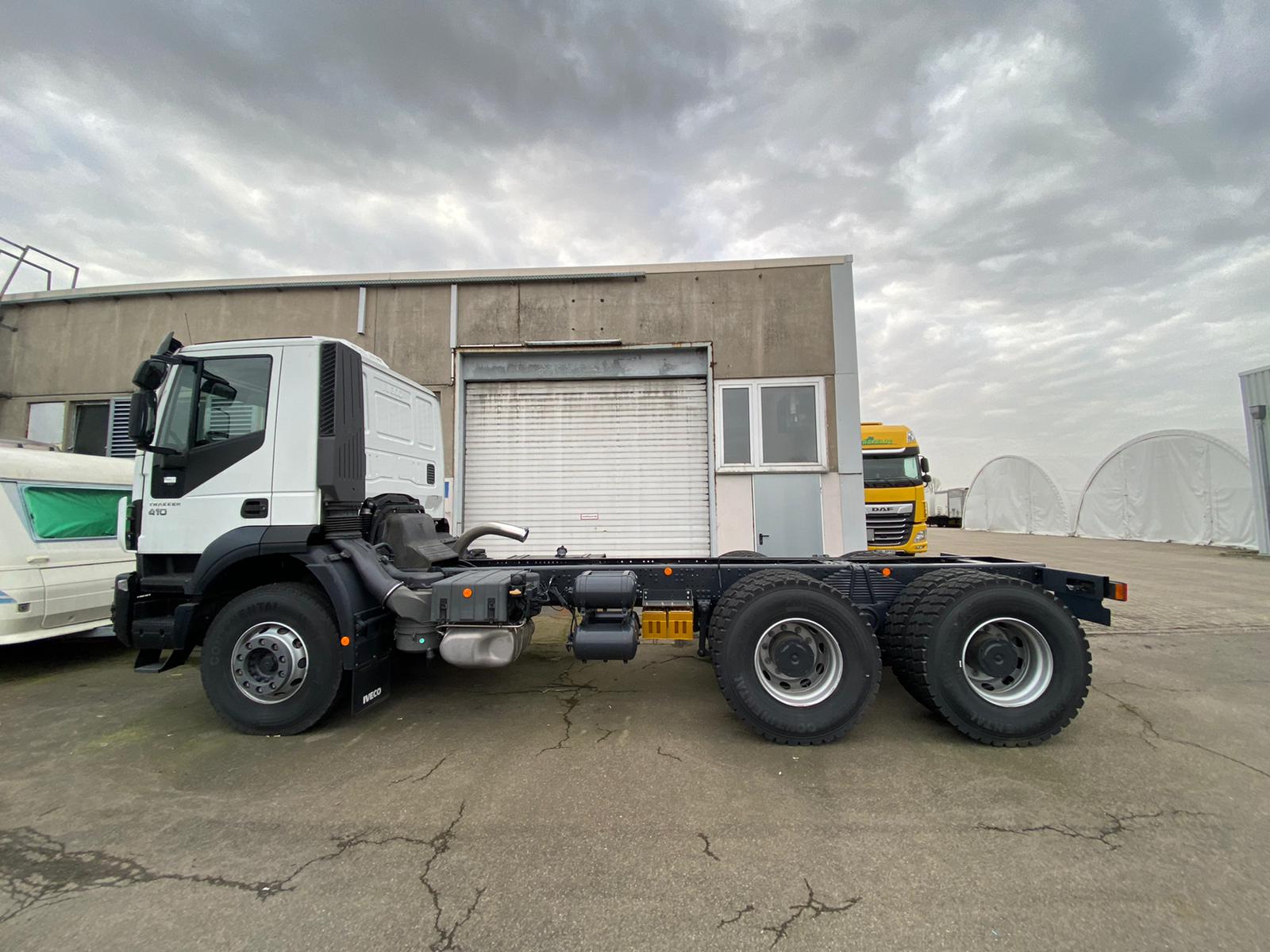 IVECO 380T41 AD TRAKKER 6x4 BASCULANTE SCHMITZ